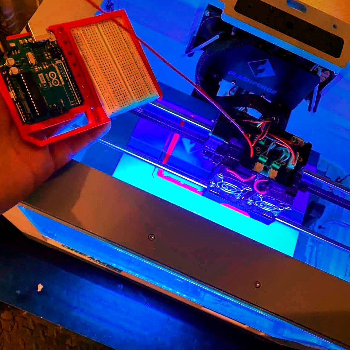Desktop fabrication machine producing a physical prototype