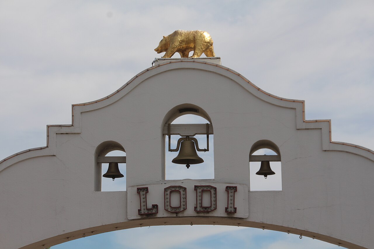 The Lodi Arch over Pine Street — cover of WELCOME Lodi, the Lodi California city magazine