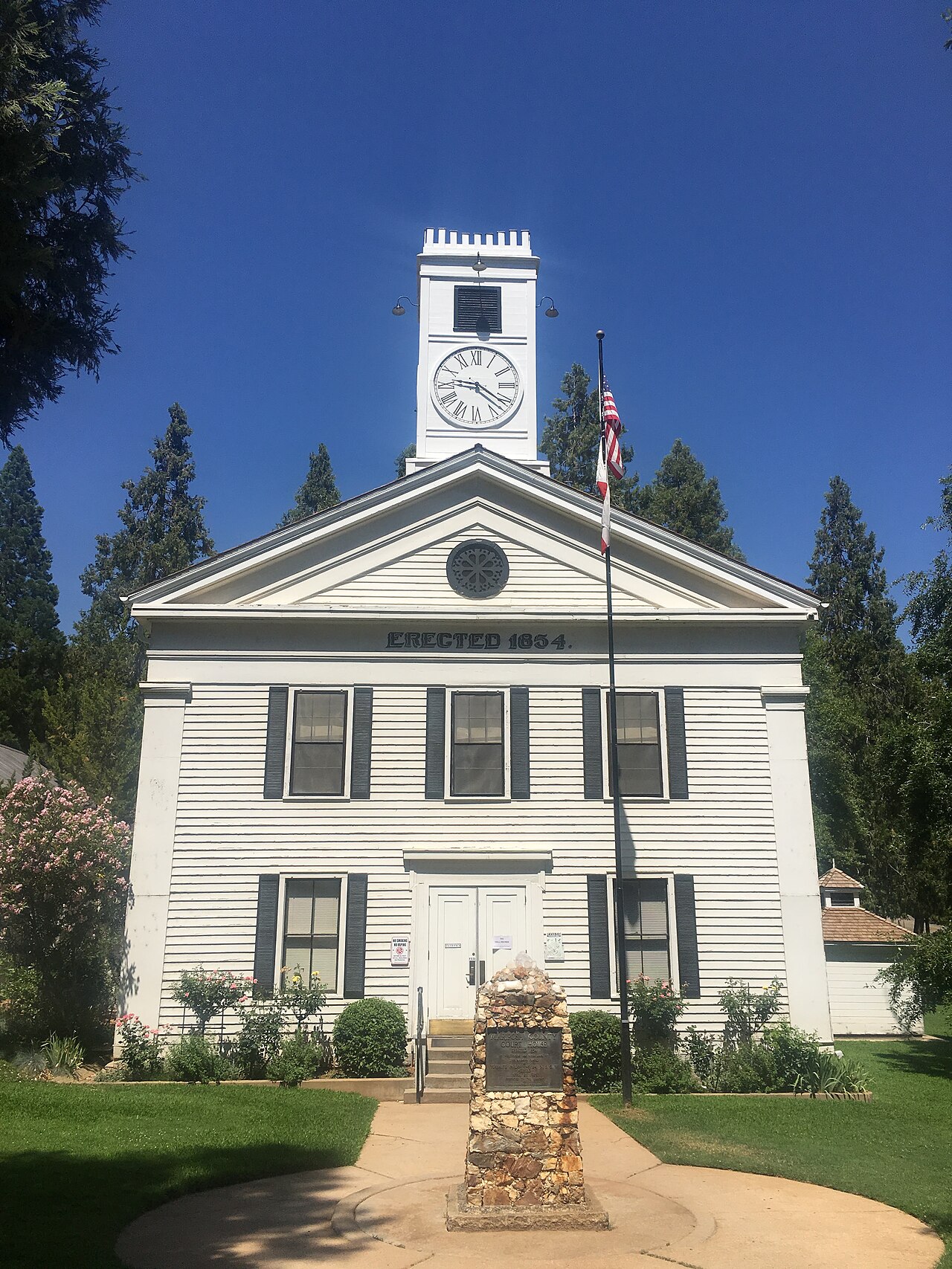 The Mariposa County Courthouse — cover of WELCOME Mariposa, the Mariposa California city magazine