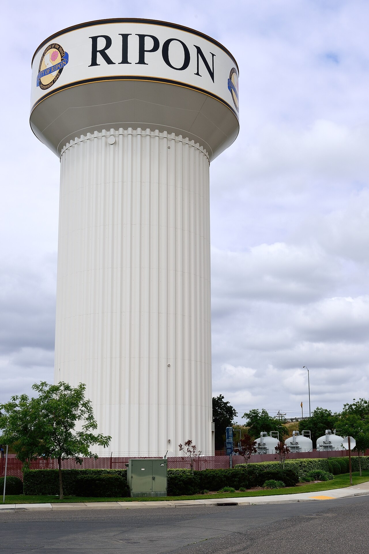 The Ripon water tower — cover of WELCOME Ripon, the Ripon California city magazine